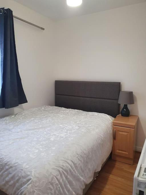 Lovely 2-Bedroom Condo With Indoor Fire Place Londra Dış mekan fotoğraf