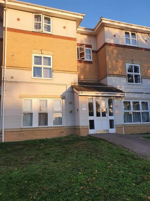 Lovely 2-Bedroom Condo With Indoor Fire Place Londra Dış mekan fotoğraf